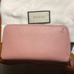 Gucci interlocking GG authentic wallet💞